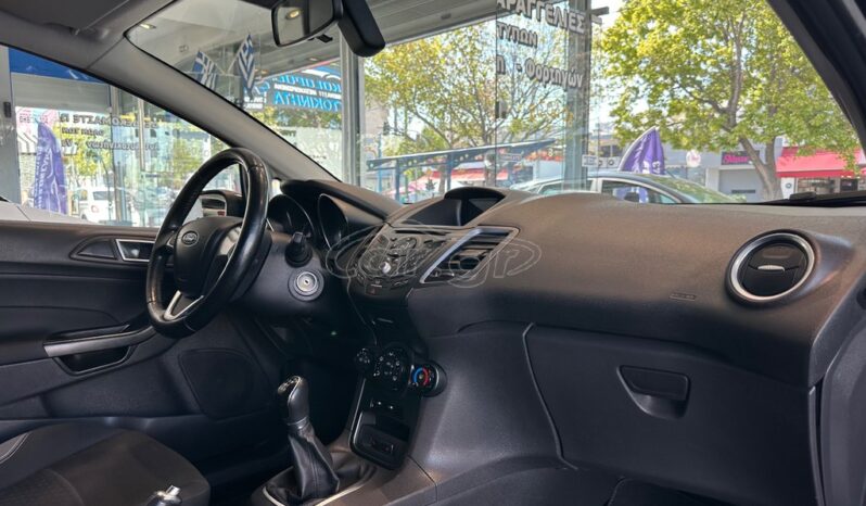 
								Ford Fiesta 2015 ECONETIC full									