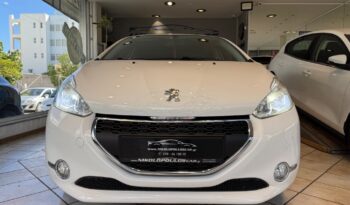 
										Peugeot 208 2015 full									