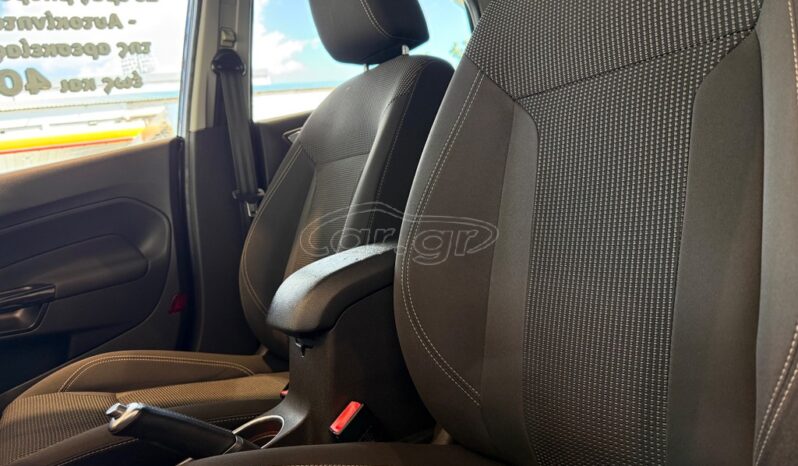 
								Ford Fiesta 2016 TITANIUM full									