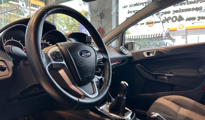 
								Ford Fiesta 2015 TITANIUM full									