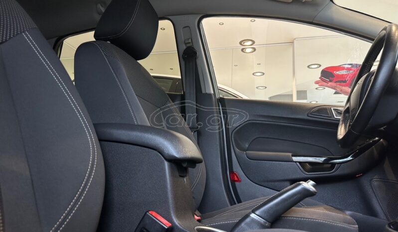 
								Ford Fiesta 2015 TITANIUM full									
