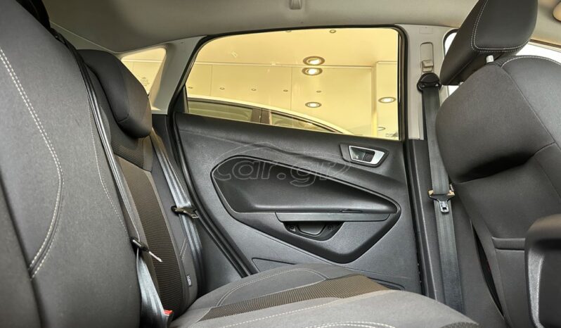 
								Ford Fiesta 2015 TITANIUM full									