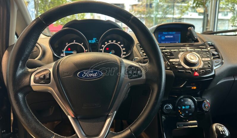 
								Ford Fiesta 2015 TITANIUM full									