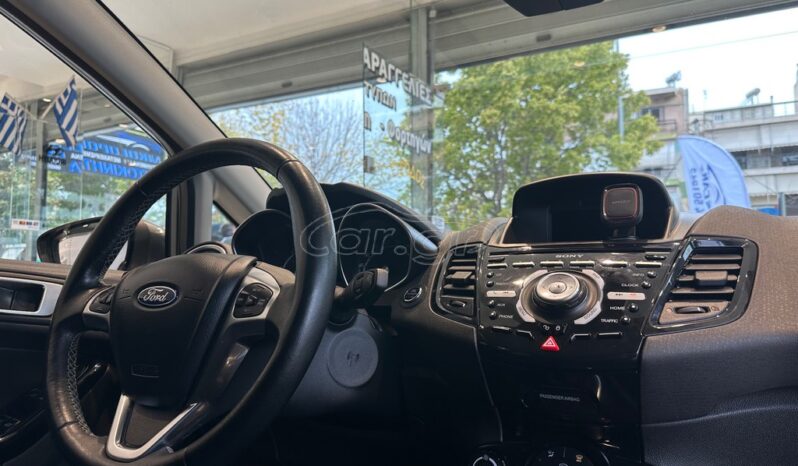 
								Ford Fiesta 2015 TITANIUM full									