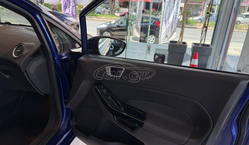 
								Ford Fiesta 2016 TITANIUM full									