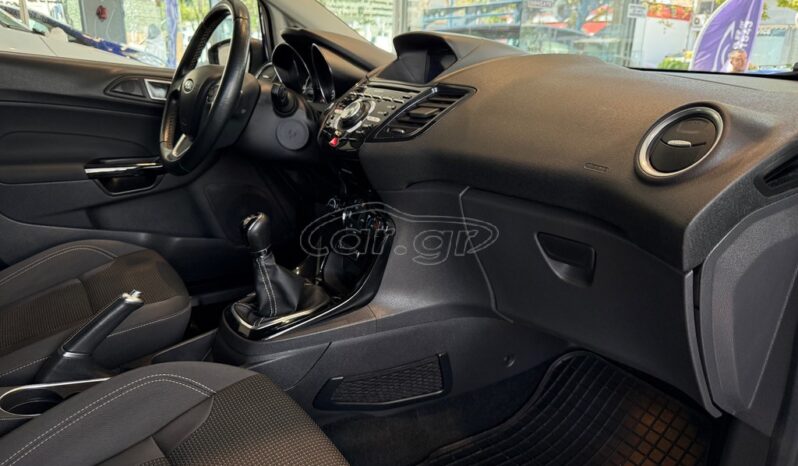 
								Ford Fiesta 2016 TITANIUM full									