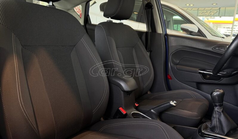 
								Ford Fiesta 2016 TITANIUM full									