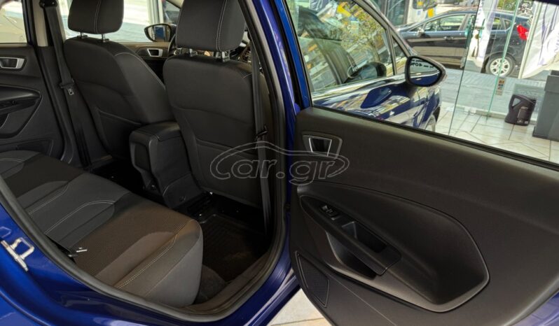 
								Ford Fiesta 2016 TITANIUM full									