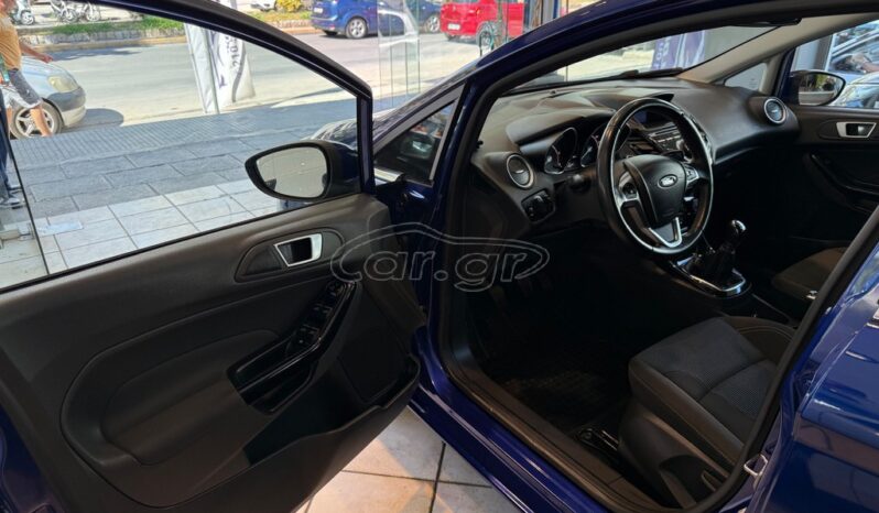 
								Ford Fiesta 2016 TITANIUM full									