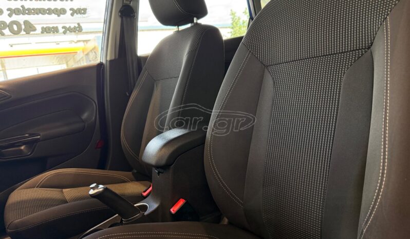 
								Ford Fiesta 2016 TITANIUM full									