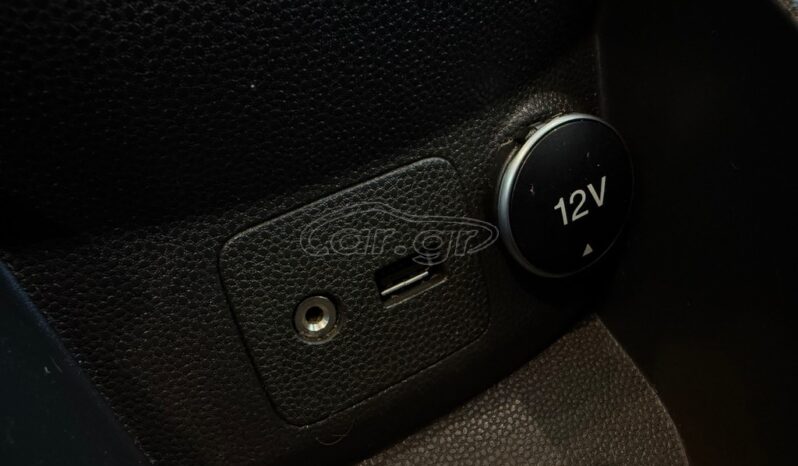 
								Ford Fiesta 2016 TITANIUM full									