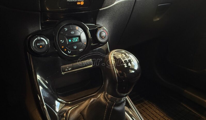 
								Ford Fiesta 2016 TITANIUM full									