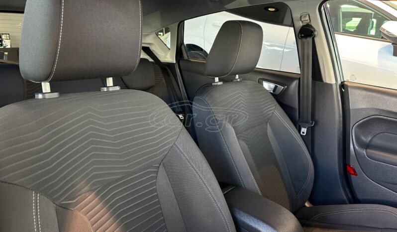 
								Ford Fiesta 2015 TITANIUM full									