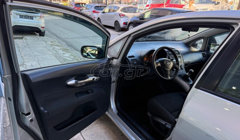 
								Toyota Auris 2010 full									