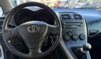 
										Toyota Auris 2010 full									