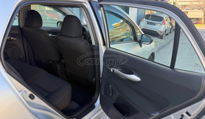 
								Toyota Auris 2010 full									