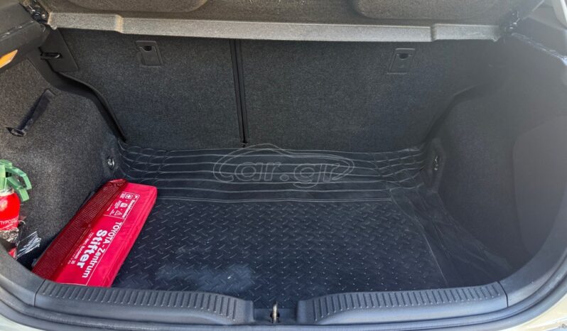 
								Toyota Auris 2010 full									