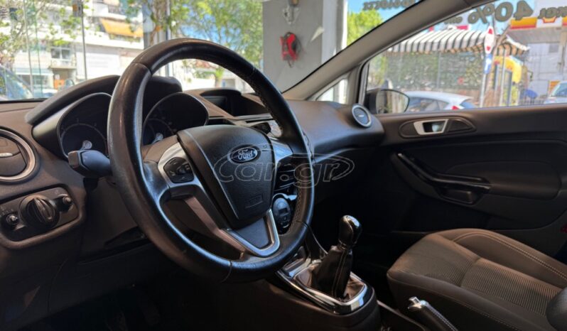 
								Ford Fiesta 2016 TITANIUM full									