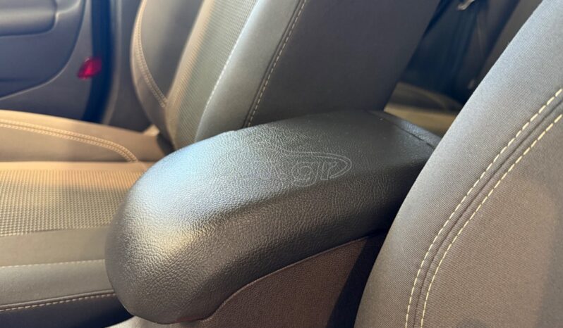 
								Ford Fiesta 2016 TITANIUM full									