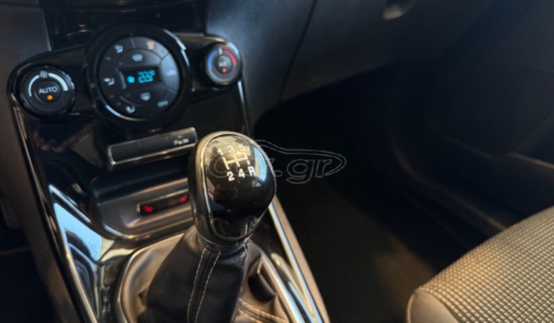 
								Ford Fiesta 2016 TITANIUM full									