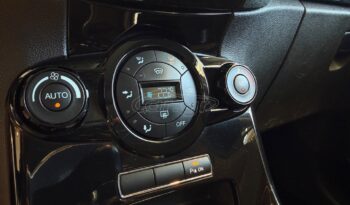 
										Ford Fiesta 2016 TITANIUM full									