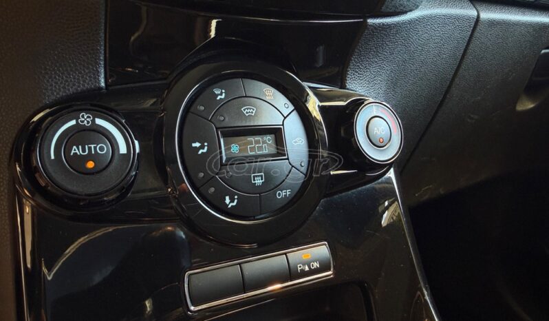 
								Ford Fiesta 2016 TITANIUM full									